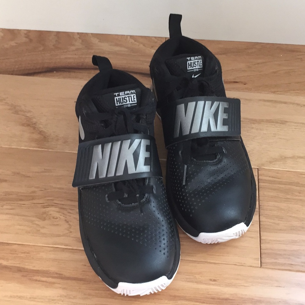 Boys Nike Basketball Shoes Size 5